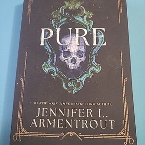 Pure by Jennifer L. Armentrout - Black Cover